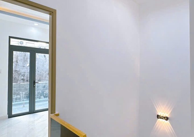 SÁT MẶT TIỀN ĐƯỜNG Q4  THÔNG ĐƯỜNG KHÁNH HỘI 

NGANG 3.4 DÀI 12  - XÂY MỚI 2 TẤM 

HƠN 4 TỶ