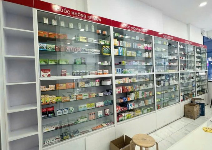 CHÍNH CHỦ SANG GẤP TẤT CẢ NỘI THẤT NHÀ THUỐC