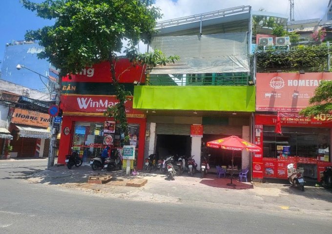 Do tình hình sức khỏe yếu chính chủ cần sang nhượng quán