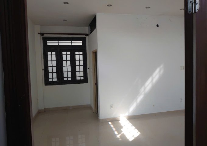 Chính chủ cho thuê nhà nguyên căn mặt tiền đường Dương Quảng Hàm