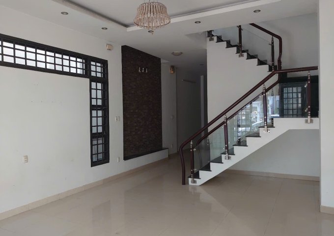 Chính chủ cho thuê nhà nguyên căn mặt tiền đường Dương Quảng Hàm