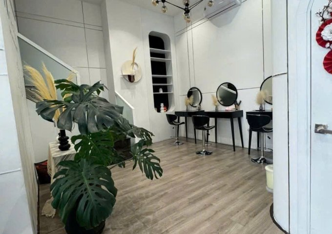 SANG MẶT BẰNG TRỐNG- CƠ HỘI CHO AI TÌM VỊ TRÍ KINH DOANH ĐẸP