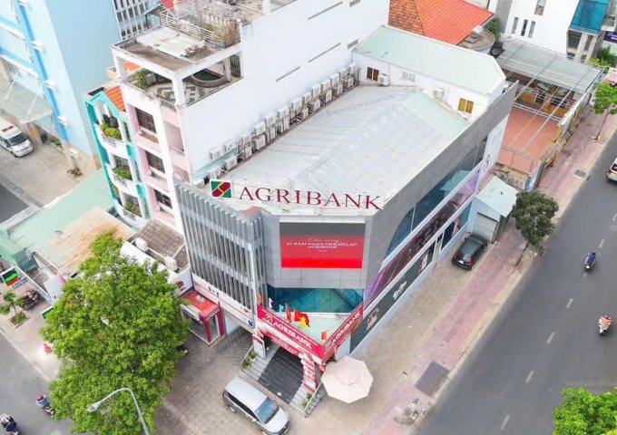 Agribank 112 Trần Quốc Thảo, Phường 7, Quận 3 góc 2 MT Lý Chính Thắng