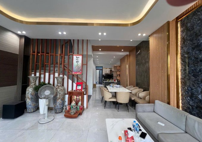 NHÀ SIÊU ĐẸP KDC SAVICO P.TAM BÌNH FULL NỘI THẤT, ĐƯỜNG SỐ 12, 188M2  giá 18,5 TỶ