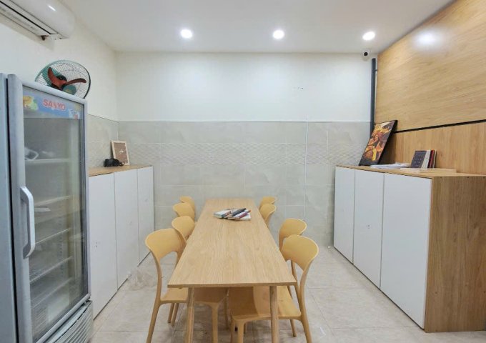 KÍ TÚC XÁ ĐỐI DIỆN CỔNG CHÍNH VĂN LANG, TP HCM (cho thuê)