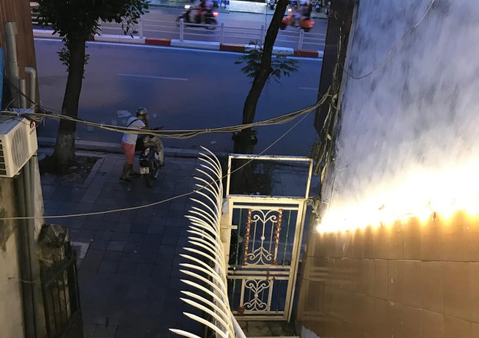 Nhượng mặt bằng tầng 2 phố Điện Biên Phủ Hoàn Kiếm HN, nhà e đã ở đây 8 năm