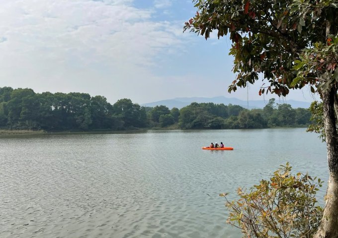 Bán đất Quốc Oai, Hà Nội, giáp mặt hồ lớn, 3 mặt tiền, giá chỉ 6,5 triệu/m2 (có thổ cư)