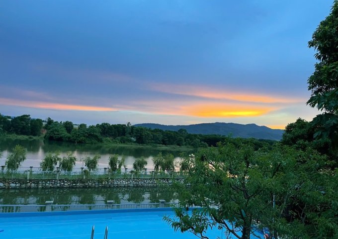 Bán đất Quốc Oai, Hà Nội, giáp mặt hồ lớn, 3 mặt tiền, giá chỉ 6,5 triệu/m2 (có thổ cư)