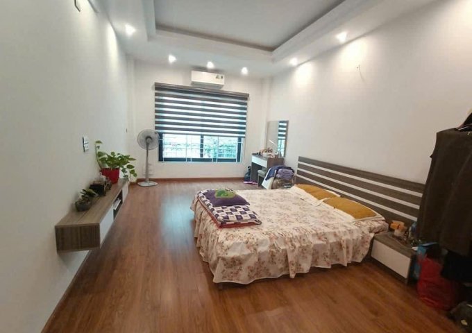 Cực nét – Nhà 4 tầng, 40m2 – Ngõ 6m kinh doanh – Phố Vũ Xuân Thiều. xx tỷ.