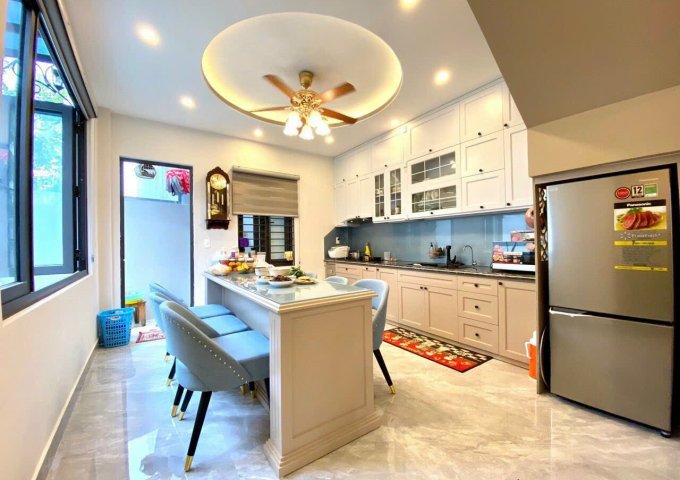  Cực sốc -  Nhà mới, hiện đại - fun nội thất. Trung tâm Thạch Bàn Long Biên. 4,X tỷ.