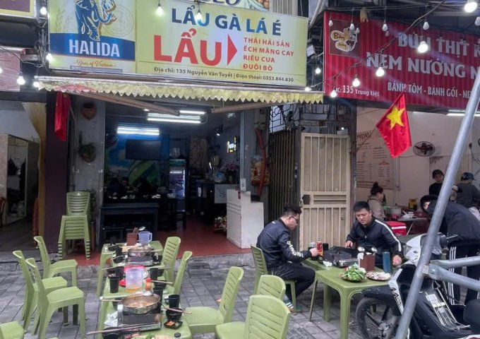 SANG NHƯỢNG CỬA HÀNG TẠI PHỐ ẨM THỰC NGUYỄN VĂN TUYẾT