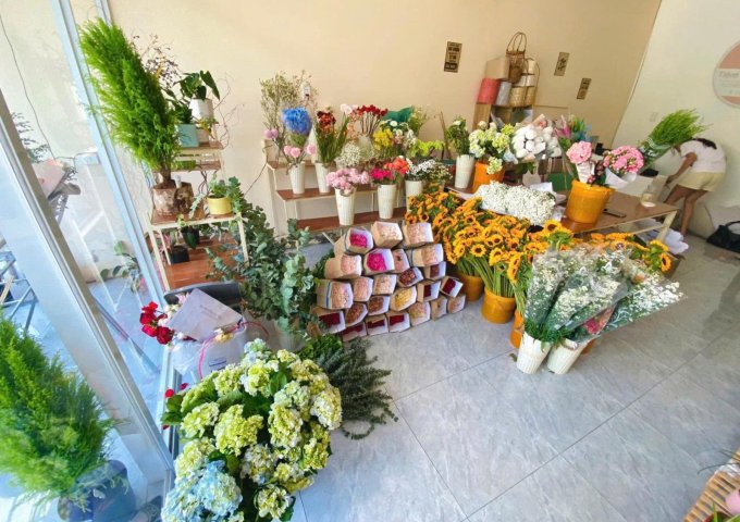 CẦN SANG NHƯỢNG SHOP HOA Địa chỉ: 121 đường Trần Hưng Đạo, Dĩ An
