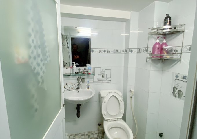 Bán nhà mặt tiền Phú Nhuận Phùng Văn Cung ngang 4m dài 8m trệt lững lầu.