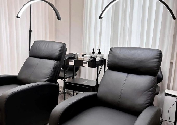 SANG NHƯỢNG CỬA HÀNG BROWBAR – FULL NỘI THẤT, CHỈ VIỆC VÀO LÀM