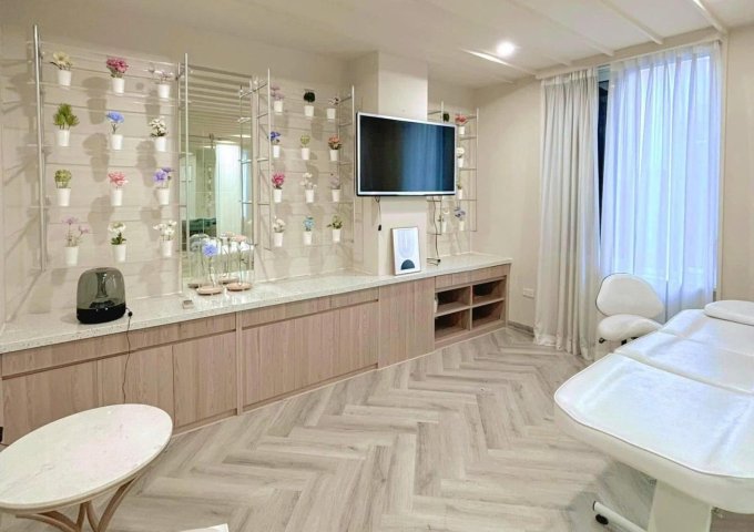 SANG NHƯỢNG CỬA HÀNG BROWBAR – FULL NỘI THẤT, CHỈ VIỆC VÀO LÀM