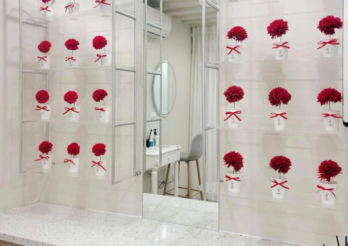 SANG NHƯỢNG CỬA HÀNG BROWBAR – FULL NỘI THẤT, CHỈ VIỆC VÀO LÀM