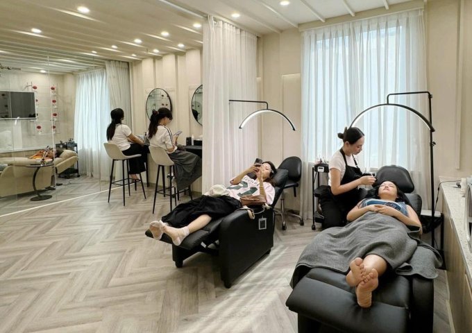SANG NHƯỢNG CỬA HÀNG BROWBAR – FULL NỘI THẤT, CHỈ VIỆC VÀO LÀM