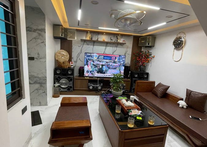 NHÀ ĐẸP  2 THOÁNG GẦN OTO - GẦN TRUNG TÂM Nguyễn Văn Cừ - Long Biên 45m2, 5 tầng, MT 3.5m, 8 tỷ.