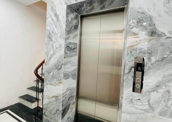 Bán nhà mặt ngõ Chùa Láng, Đống Đa, thiết kế 6 tầng thang máy, ô tô vào nhà. Giá 15.7 tỷ