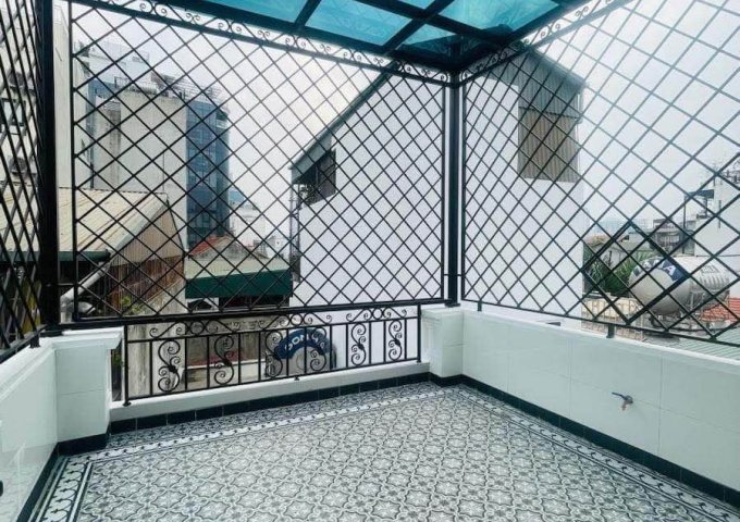 Bán nhà mặt ngõ Chùa Láng, Đống Đa, thiết kế 6 tầng thang máy, ô tô vào nhà. Giá 15.7 tỷ