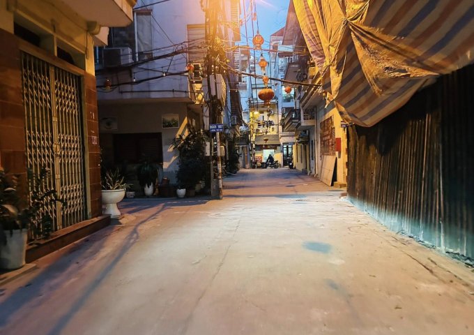 Bán nhà ngõ 160 Lương Thế Vinh, DT 92m, 3 tầng, MT 5.7m, giá 21.5 tỷ, oto vào tránh.