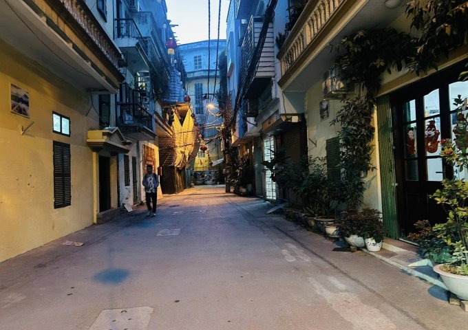 Bán nhà ngõ 160 Lương Thế Vinh, DT 92m, 3 tầng, MT 5.7m, giá 21.5 tỷ, oto vào tránh.