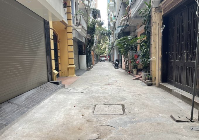 BÁN NHÀ PHÂN LÔ HOÀNG QUỐC VIỆT – 65M² – 5 TẦNG – MẶT TIỀN 5.5M – Ô TÔ VÀO NHÀ – GIÁ CHỈ 16.8 TỶ – KHU VIP HIẾM NHÀ BÁN!