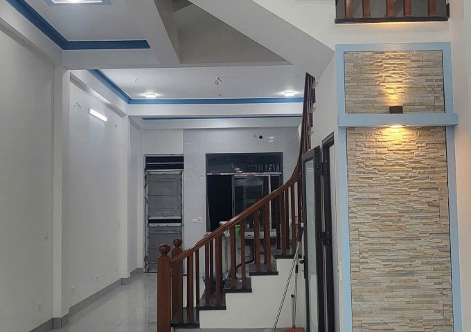 CHO THUÊ NHÀ 3 TẦNG MẶT ĐƯỜNG LỚN – TRUNG TÂM TRẠNG, SÓC SƠN