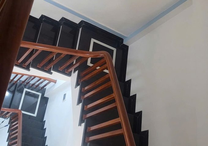 CHO THUÊ NHÀ 3 TẦNG MẶT ĐƯỜNG LỚN – TRUNG TÂM TRẠNG, SÓC SƠN