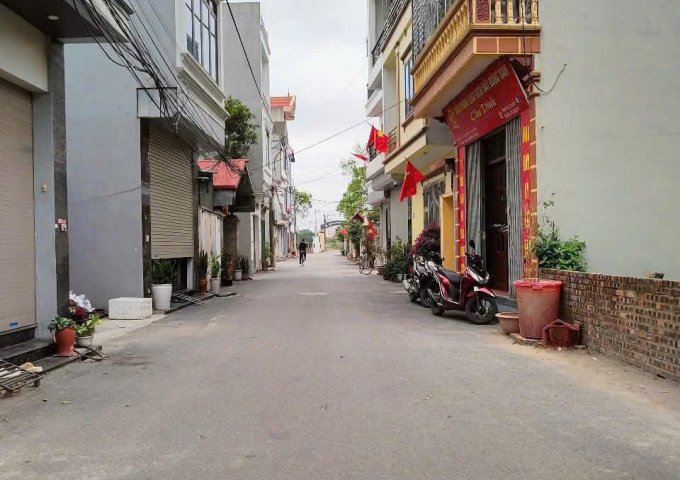 THỊ TRẤN ĐÔNG ANH - BÁN ĐẤT TẶNG NHÀ - MANG ĐỒ SẴN Ở - 90M2 - 7xxx 