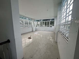 Chính chủ cho thuê nhà 1 trệt 2 lầu sát bên Trung tâm Hội nghị triển lãm thành phố Bến Cát.