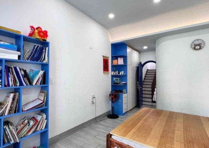 ♣ Nhà gần MT Thi Sách gần Sân Bay, Ô tô Đậu vài bước, 60m2, 3 tầng mới xây 2 năm, cực chắc, an toàn, 4.5 tỷ