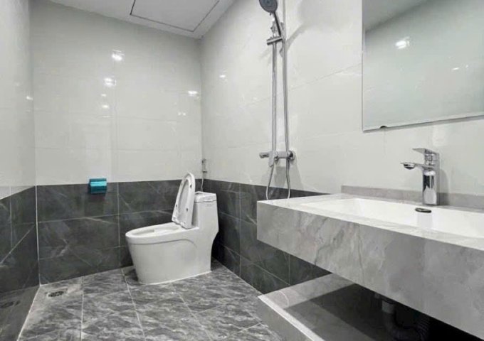 Bán nhà Ngọc Thụy, 30m2, 5 tầng, Mt 4.08m, dân trí cao, hàng xóm thân thiện, giá 6.15 tỷ