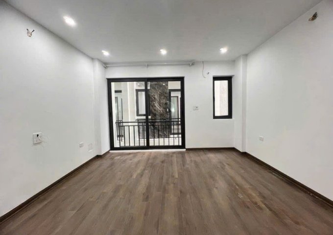 Bán nhà Ngọc Thụy, 30m2, 5 tầng, Mt 4.08m, dân trí cao, hàng xóm thân thiện, giá 6.15 tỷ