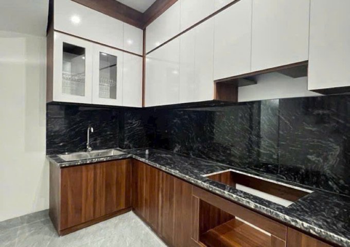 Bán nhà Ngọc Thụy, 30m2, 5 tầng, Mt 4.08m, dân trí cao, hàng xóm thân thiện, giá 6.15 tỷ