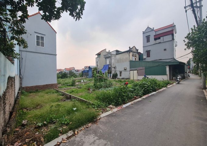 78m2, mt 5m. 6 tỷ x. Đất Đông Dư, Gia Lâm, 7 chỗ thông, vào nhà.