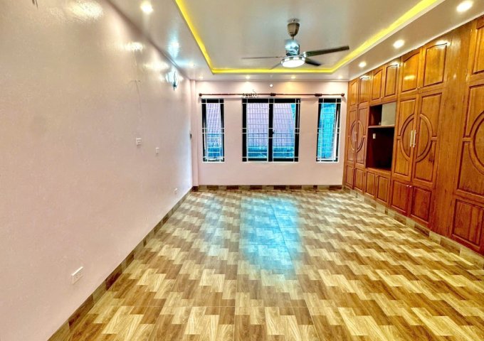 Bán nhà Khương Đình, Thanh Xuân, nhà đẹp, diện tích rộng, ngõ thoáng, gần phố