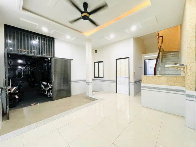 GIÁ MỀM NHẤT GÒ VẤP: 5.4 TỶ   - Thống Nhất P.16-DT: 5.5m❌10, ko bị lộ giới, xây dựng full, DTSD 148m2. Đúc 1 trệt+ 2 lầu. Gồm 4!P.Ngủ Master, đầy đủ công năng. -có PN dưới trệt cho người già - TEL: 077 888 5818 CHUYÊN BDS SÀI GÒN