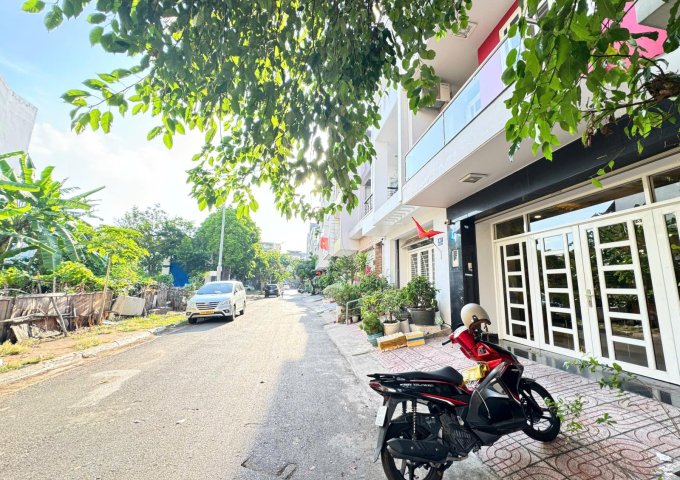 Bán Biệt Thự KDC Nam Long, Tân Thuận Đông
Q7, 120M2, 4PN chỉ 18,2 tỷ