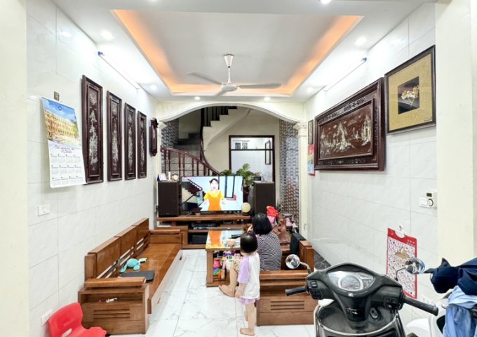 NHÀ ĐỊNH CÔNG THƯỢNG, HOÀNG MAI, Ô TÔ QUA NHÀ, 3 BƯỚC RA PHỐ, 52M2, 13.5 TỶ(CTL)