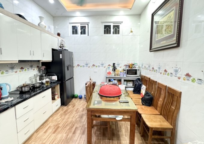 NHÀ ĐỊNH CÔNG THƯỢNG, HOÀNG MAI, Ô TÔ QUA NHÀ, 3 BƯỚC RA PHỐ, 52M2, 13.5 TỶ(CTL)