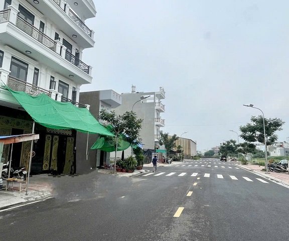 Giảm giá 100 triệu Cần bán nhà  3,5 tấm , dt 4x14,  ODT, 56M2  chỉ 6,25tỷ