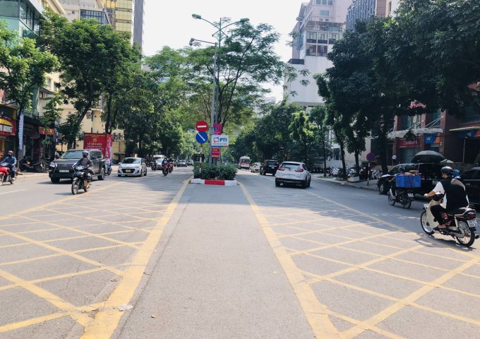 Bán Nhà Mặt Phố Láng Hạ. Đống Đa. Ô Tô. Vỉa Hè. DT 120m2. MT 5,4m. 5 Tầng. Giá 59,8 Tỷ.