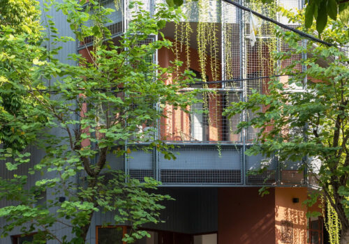 Cho thuê homestay nhà đẹp 3 mặt thoáng ở Mỗ Lao - Hà Đông, Hà Nội, được giới thiệu trên báo Kiến trúc uy tín của Mỹ (Arch Daily)