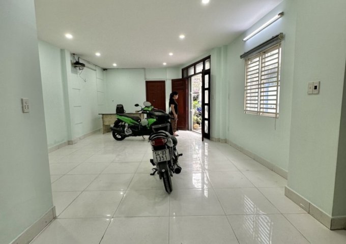 Bán nhà mặt phố Nguyễn Ngọc Lộc, Q.10, Diện Tích Khủng 80m², 7.9 tỷ