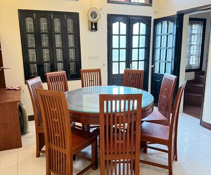 Chính chủ cho  thuê nhà 3 tầng mặt đường Đội Cấn, Ba Đình, Hà Nội