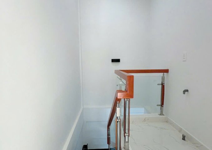 SÁT MẶT TIỀN HOÀNG DIỆU 
TRUNG TÂM Q4 -200 M Q1,Q2..
CÓ 4 TỶ