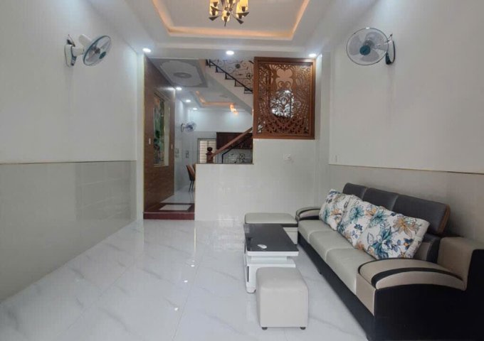 🌈Bán nhà Thạnh Lộc 19 Sát Ngã Tư Ga Cách Mt 40m DTSD 200m2 đường trước nhà 7m giá hơn 5 tỷ 💵
✅Diện tích 4x13,5 hoàn công 4 tầng 6pn 4wc 
✅Sổ vuông vức sẵn két CC trong ngày
✅Vị trí đẹp kinh doanh, mở VP Cty vài bước chân ra chợ Cầu Đồng, gần Ngã Tư