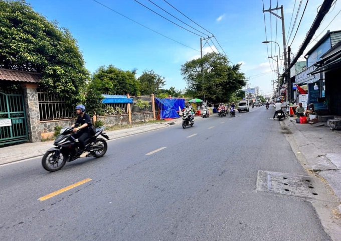 🌈Bán nhà Thạnh Lộc 19 Sát Ngã Tư Ga Cách Mt 40m DTSD 200m2 đường trước nhà 7m giá hơn 5 tỷ 💵
✅Diện tích 4x13,5 hoàn công 4 tầng 6pn 4wc 
✅Sổ vuông vức sẵn két CC trong ngày
✅Vị trí đẹp kinh doanh, mở VP Cty vài bước chân ra chợ Cầu Đồng, gần Ngã Tư