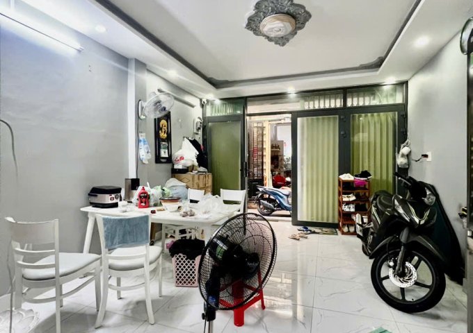 BÁN NHÀ  03 TẤM BTCT

 - KhU DÂN CƯ HIỆN HỮU, P13 , Quận 4

NGANG 4M CÓ 4 TỶ